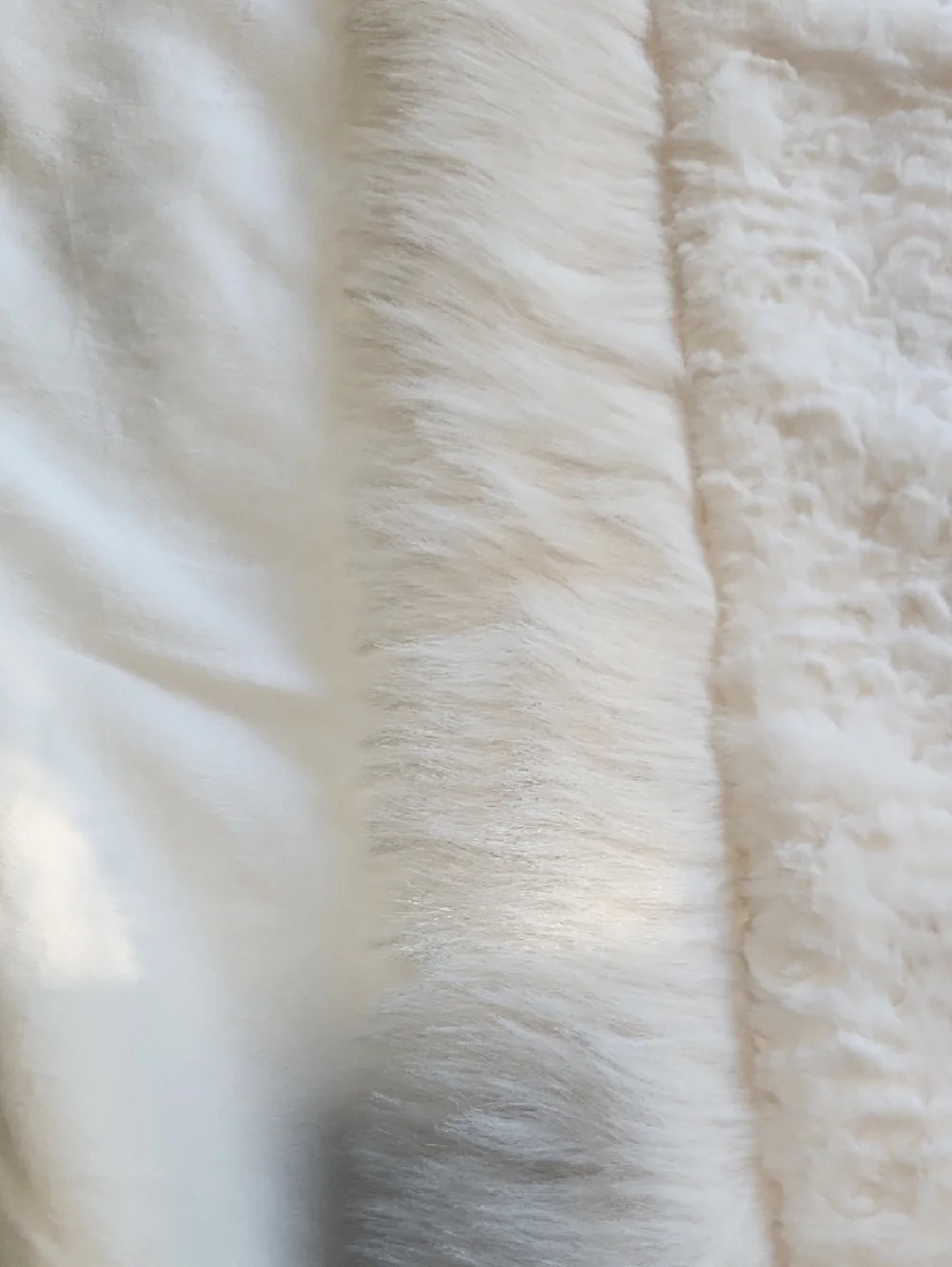 Hotel Du Cobb, Dennis basso Ivory Faux Fur Throw with Lush Pile - Picture 4 of 5